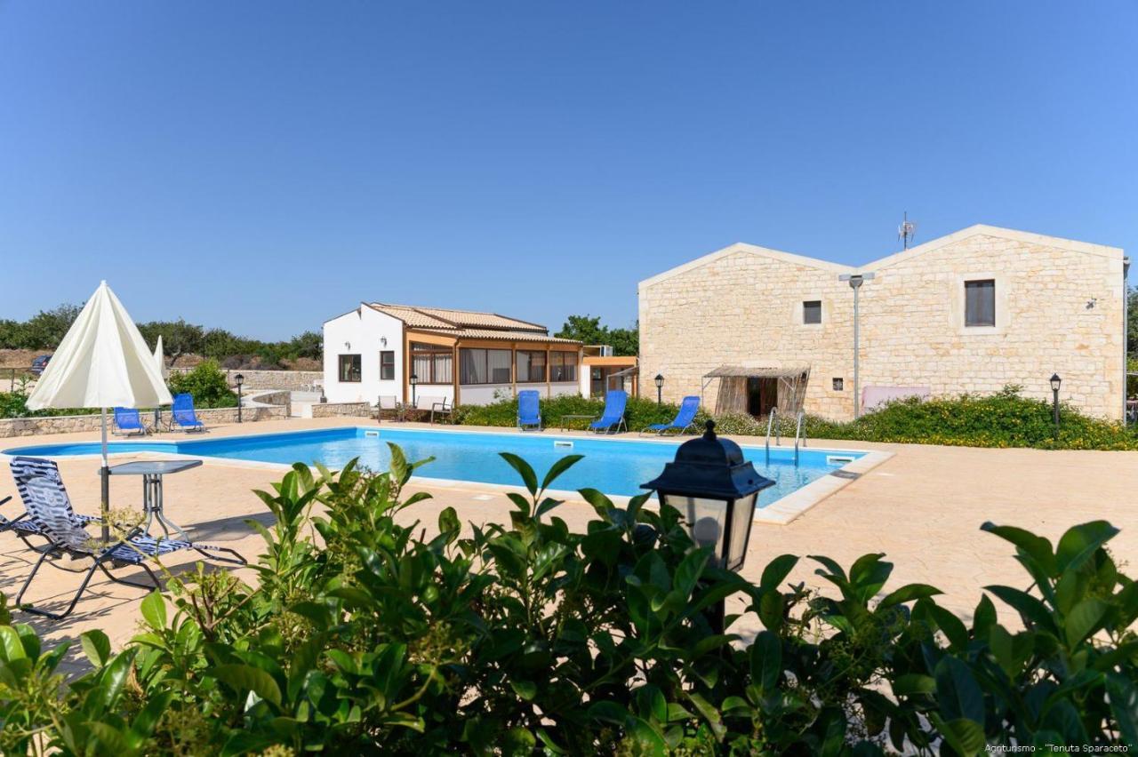 Agriturismo Tenuta Sparaceto Modica Buitenkant foto