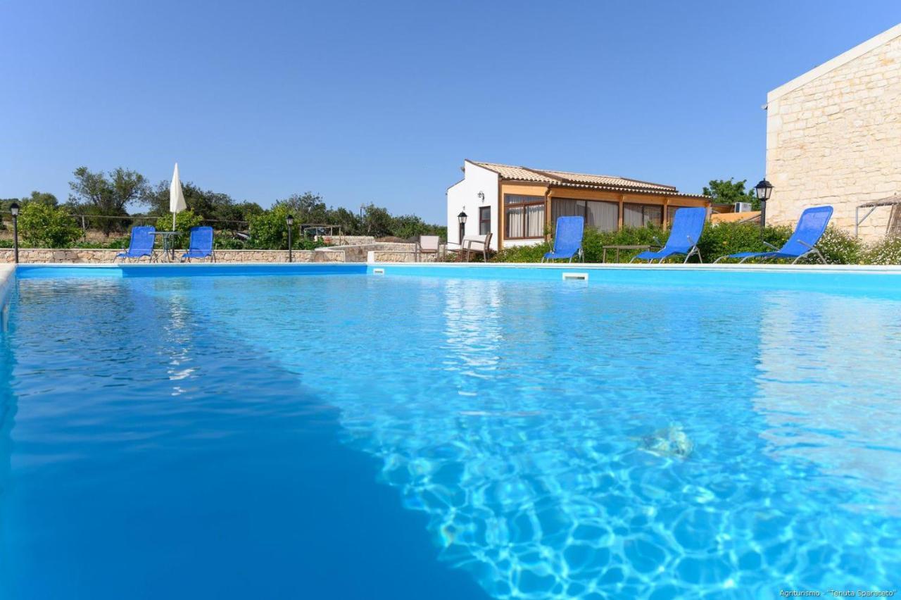 Agriturismo Tenuta Sparaceto Modica Buitenkant foto